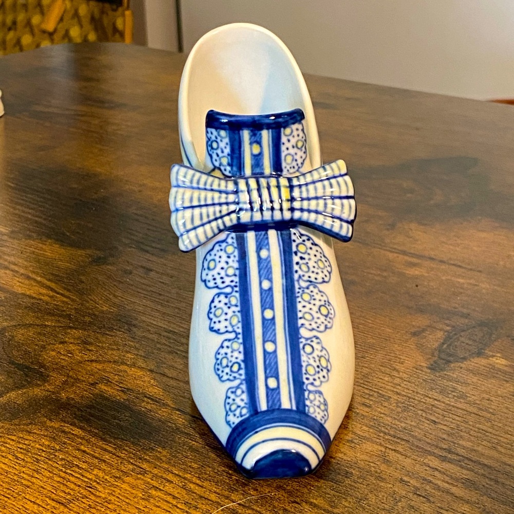 Maitland Smith Blue White Ceramic Decorative Shoe Figurine Hand Painted Thailand - Picture 3 of 7